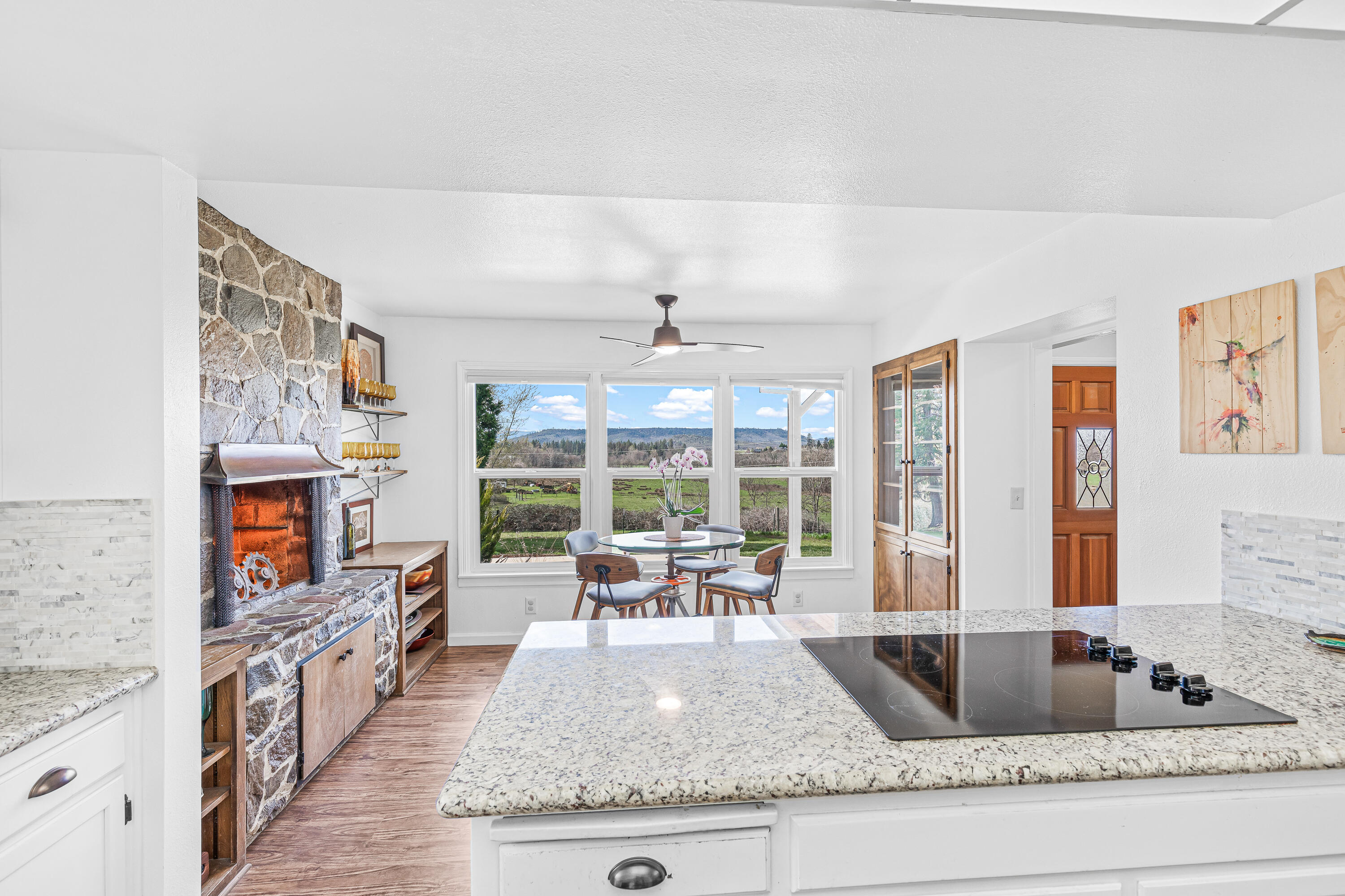 13615 Agate Road Eagle Point, OR 97524 - Photo 17 of 54 16