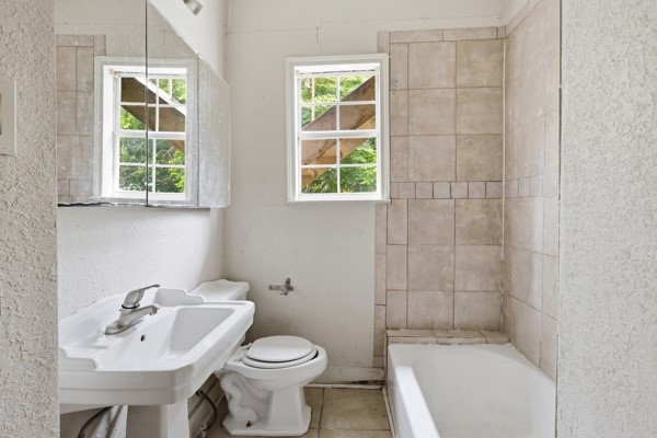 1655 Hawthorne Street Houston, TX 77006 - Photo 12 of 39 a bathroom with a sink toilet and shower