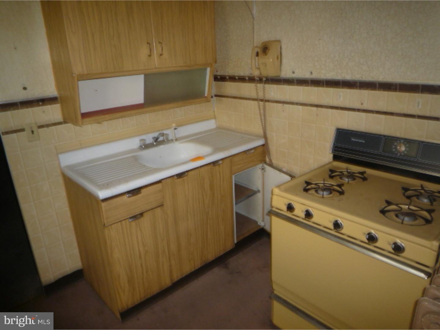 561 Perry Street Reading, PA 19601 - Photo 5 of 16 Gallery Image 5