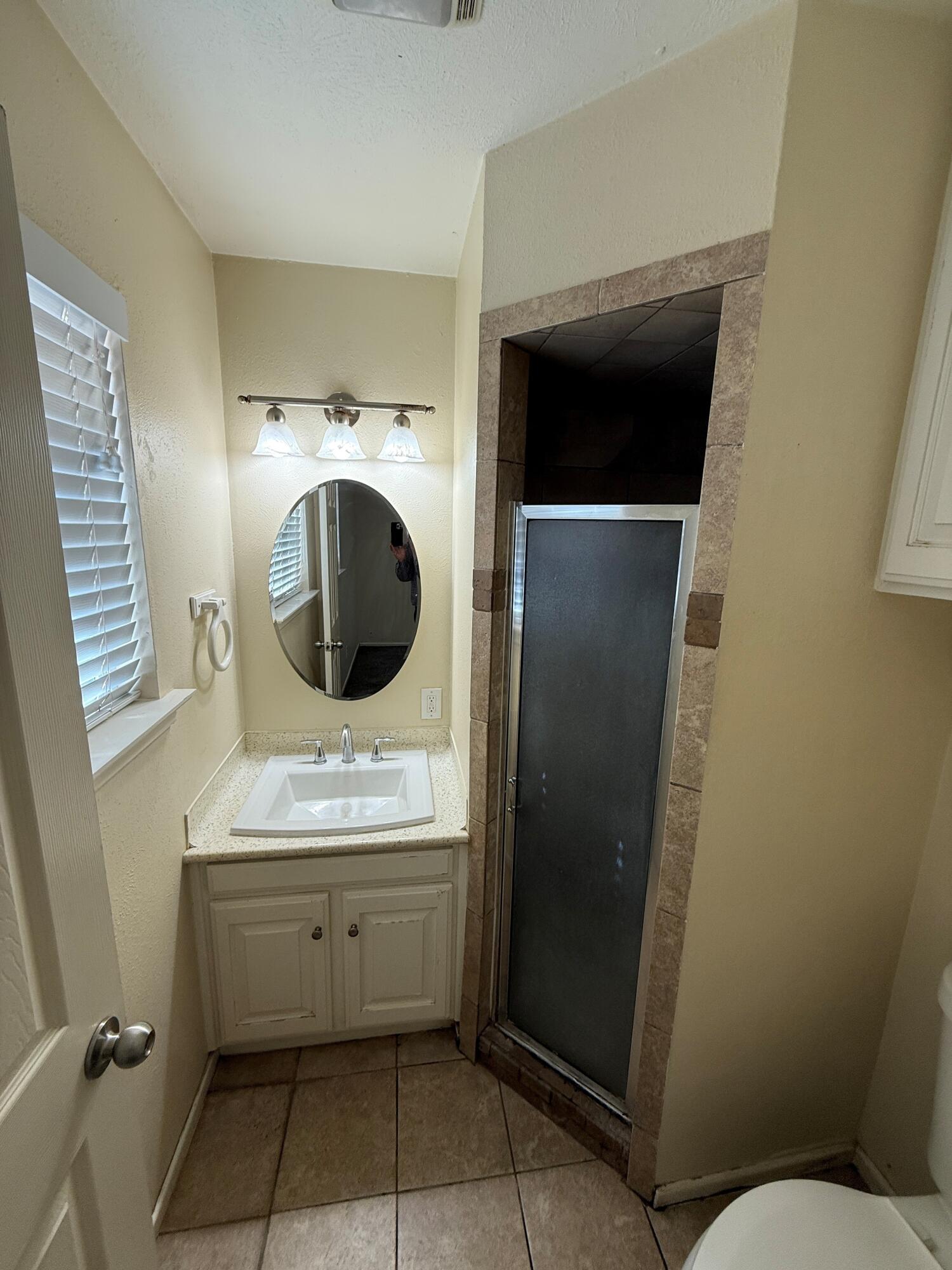 5420 42nd Street Lubbock, TX 79414 - Photo 4 of 8 a bathroom with a sink and mirror