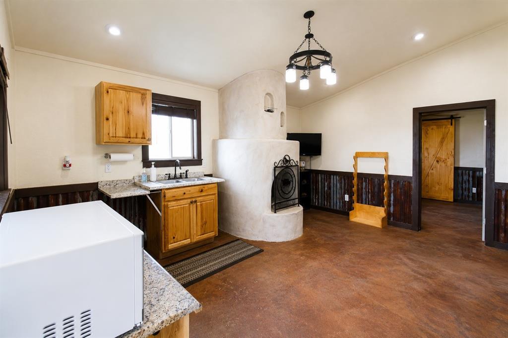 101 Starhorn Road Marble Falls, TX 78654 - Photo 9 of 40