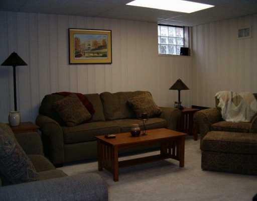 1955 Borland Road Pittsburgh, PA 15243 - Photo 8 of 8 Den/Family/Great Room.