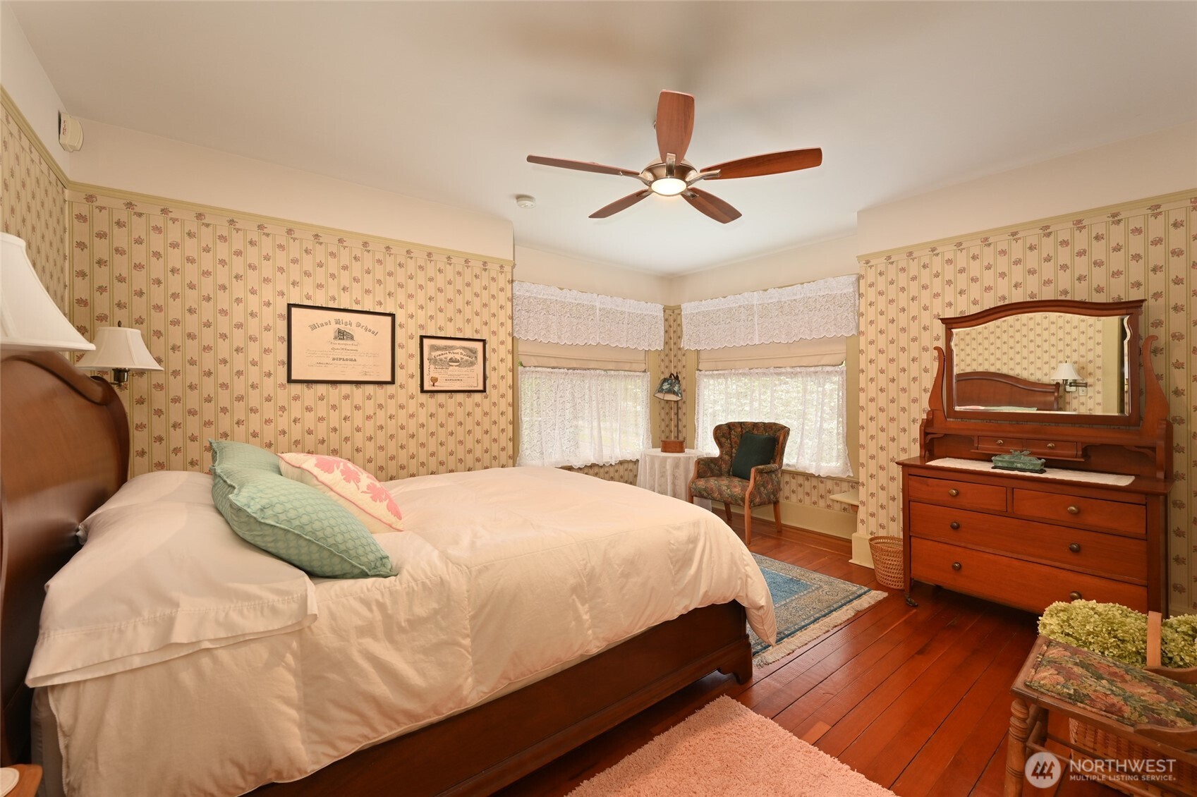 10425 East Riverside Drive Bothell, WA 98011 - Photo 19 of 40