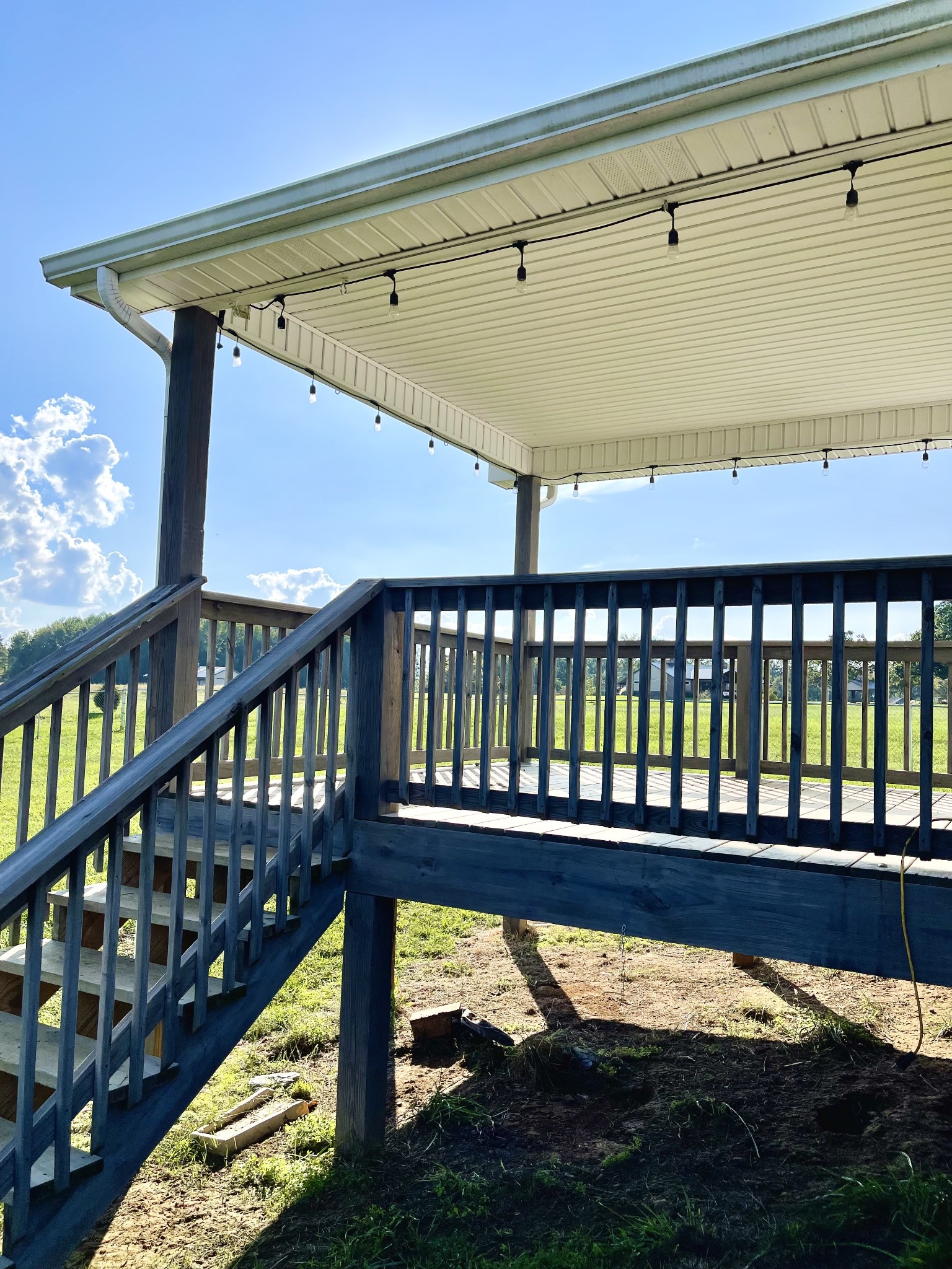 319 Riot Road Portland, TN 37148 - Photo 26 of 26 a view of a two chairs in the balcony