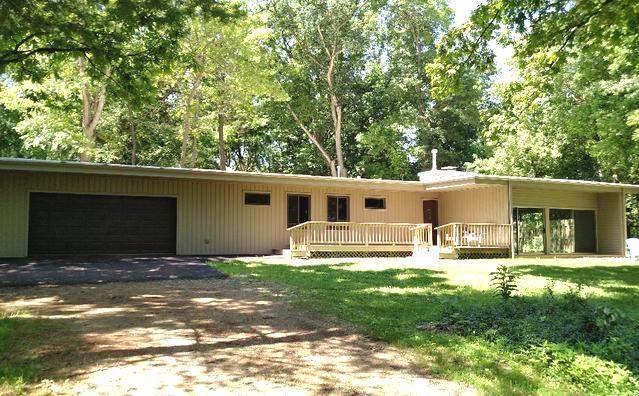 103 Crabtree Road East Dundee, IL 60118 - Photo 45 of 50 a house view with a sitting space and garden