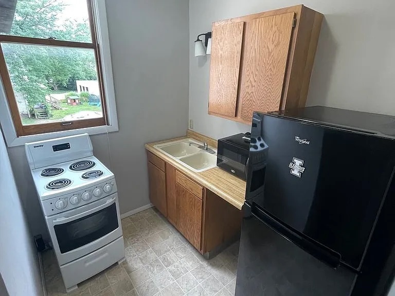 802 East Grove Street Bloomington, IL 61701 - Photo 30 of 39