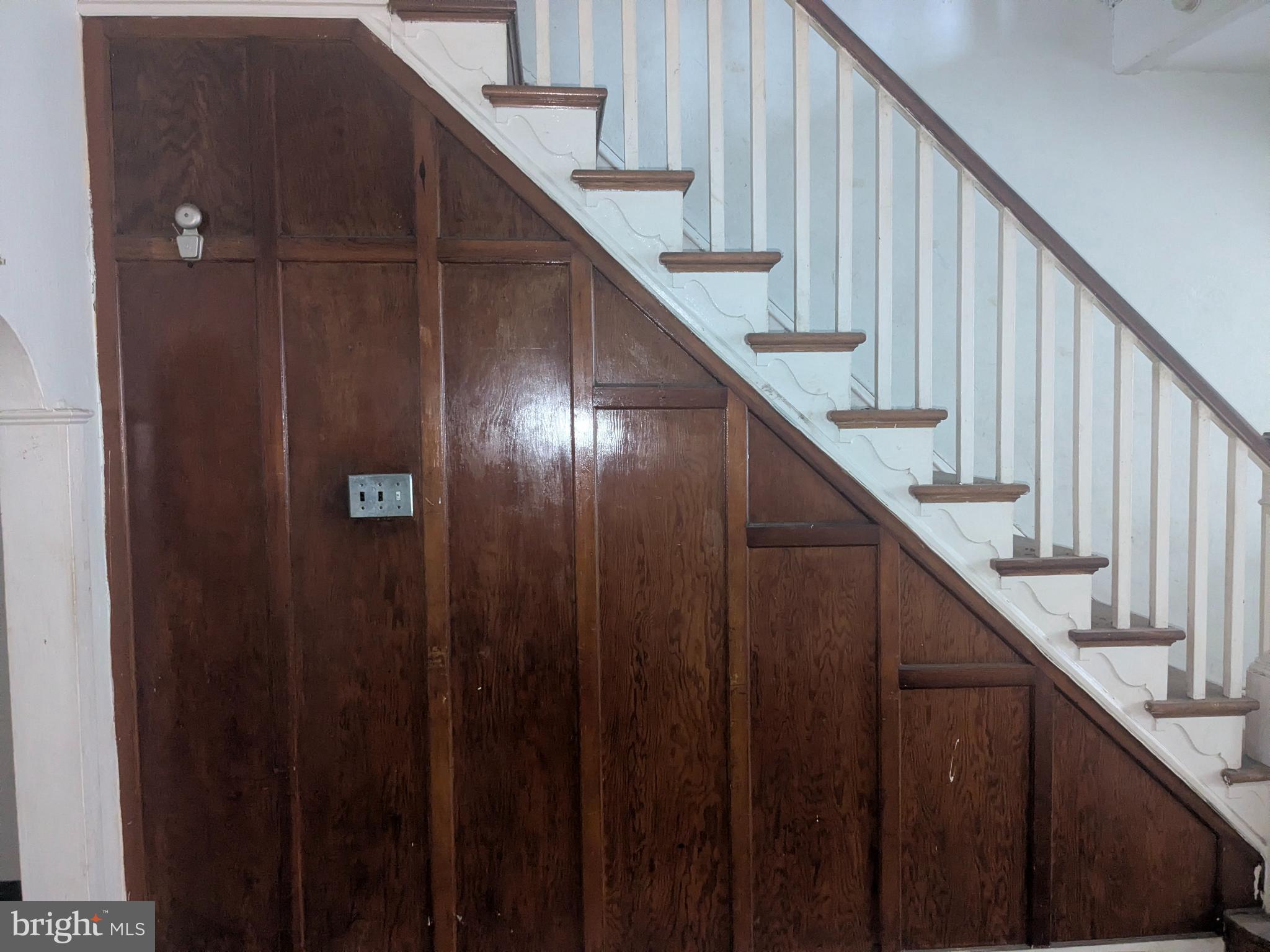 1619 Reed Street Philadelphia, PA 19146 - Photo 5 of 21 Stairwell