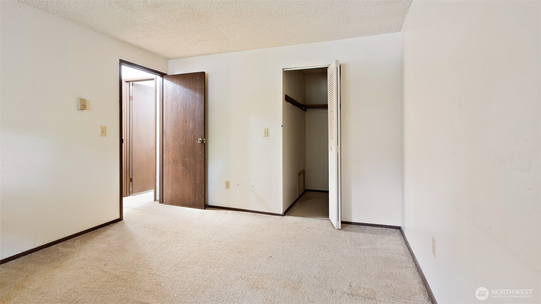 4601 Southwest 320th Street, Unit L6 Federal Way, WA 98023 - Photo 15 of 22 a view of an empty room with closet and a window