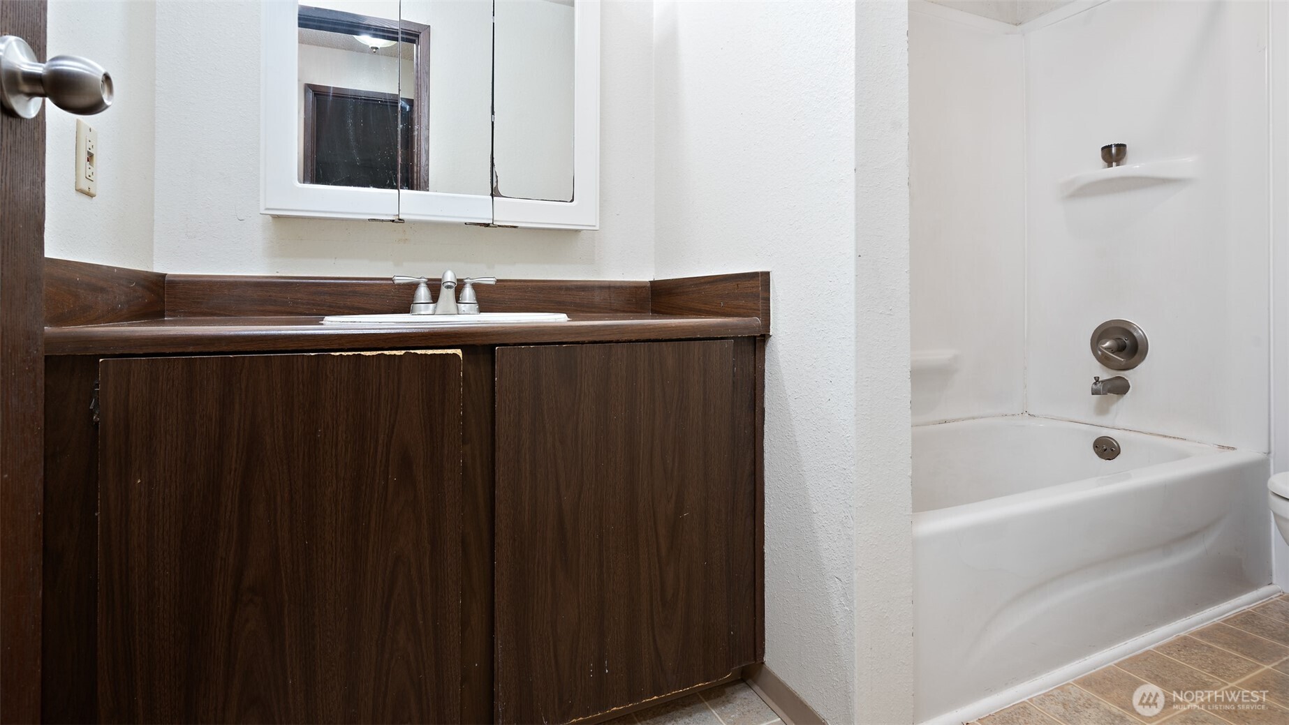 4601 Southwest 320th Street, Unit L6 Federal Way, WA 98023 - Photo 9 of 22 a bathroom with a bathtub and a sink