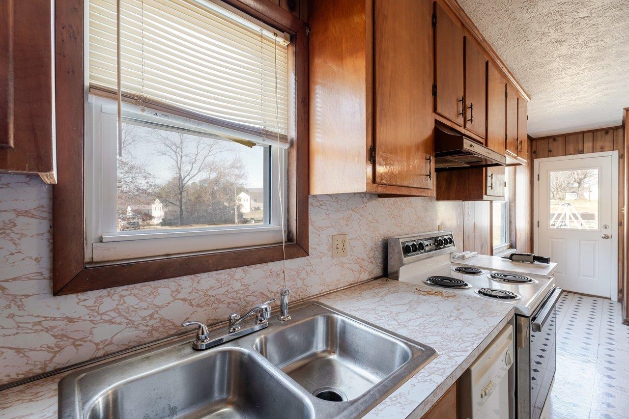 817 10th Street Shenandoah, VA 22849 - Photo 13 of 35
