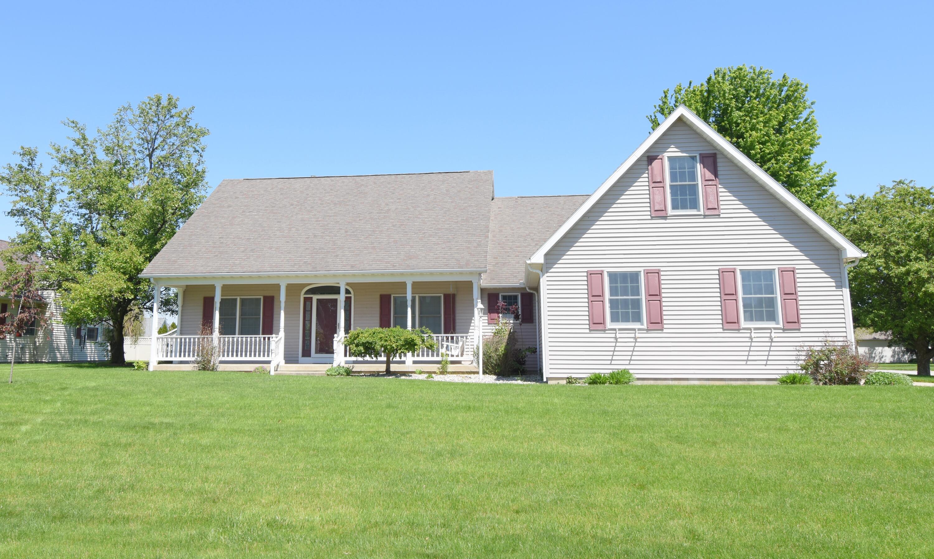 522 Pheasant Run Rensselaer, IN 47978 - Photo 3 of 55 a front view of house with yard and green space