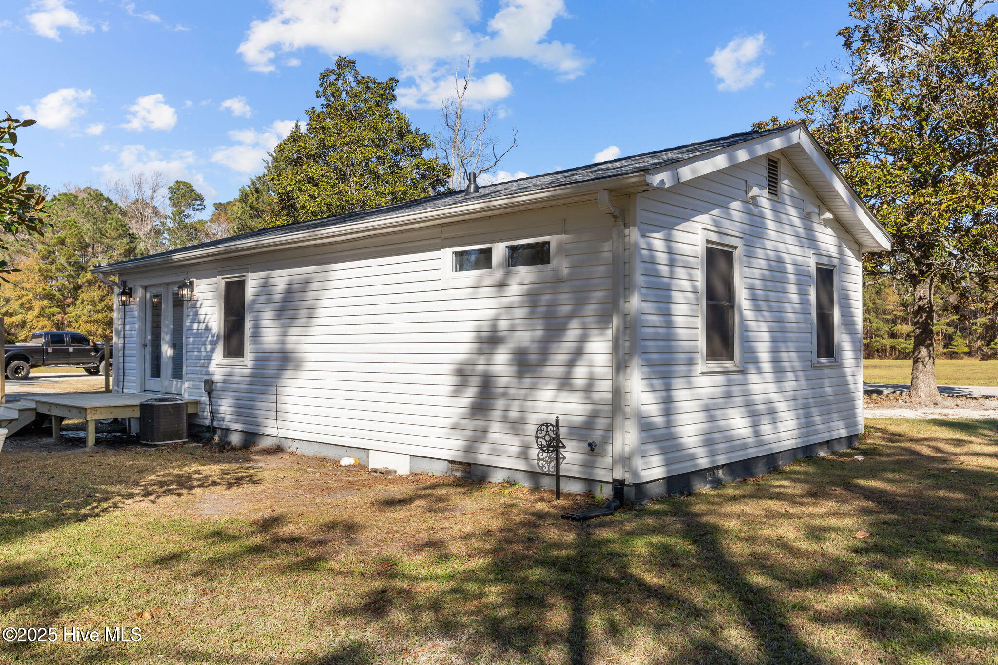 138 Briarneck Road Jacksonville, NC 28540 - Photo 5 of 38 7-web-or-mls-138 Briarneck Rd. 76
