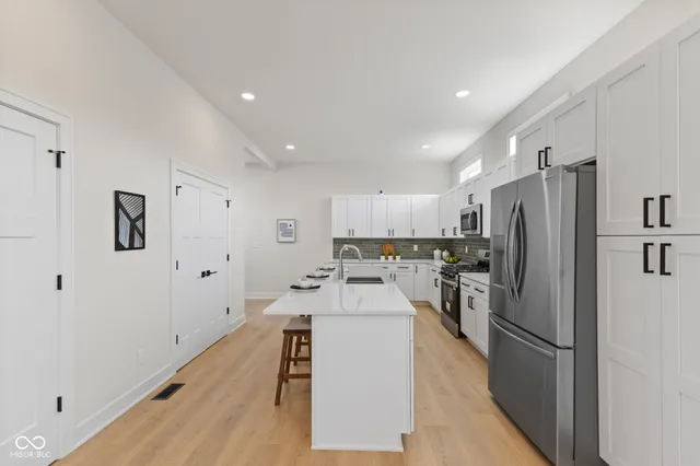 $2,850 | 1405 Deloss Street, Indianapolis, IN 46203