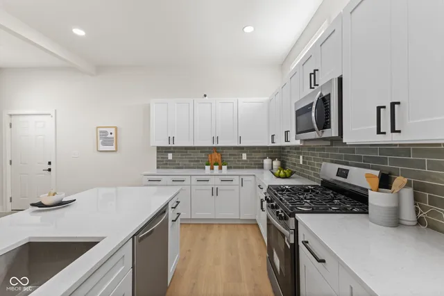 $2,850 | 1405 Deloss Street, Indianapolis, IN 46203