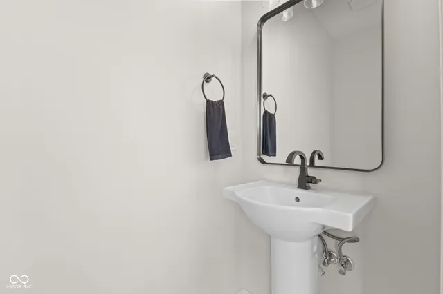 $2,850 | 1405 Deloss Street, Indianapolis, IN 46203