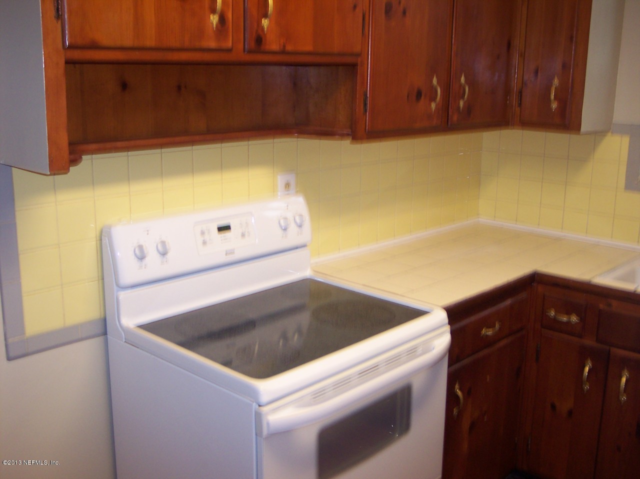 4725 Spring Park Road Jacksonville, FL 32207 - Photo 17 of 25 a utility room with dryer and washer