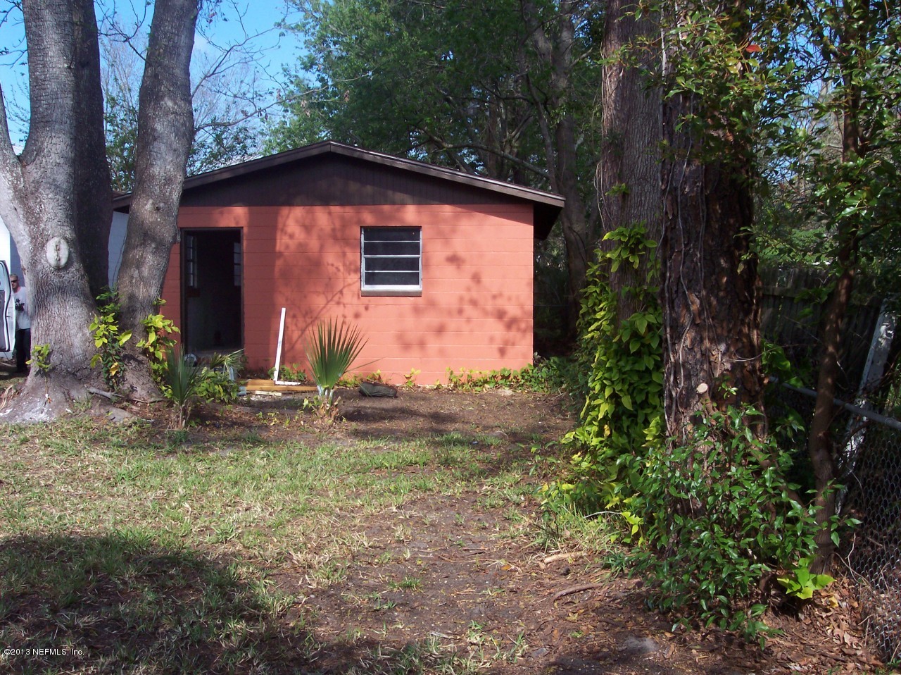 4725 Spring Park Road Jacksonville, FL 32207 - Photo 8 of 25 a front view of a house with garden