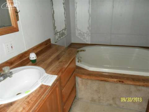 11471 North Nicholson Road Fowlerville, MI 48836 - Photo 10 of 14 20355322-9.JPG