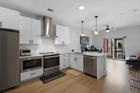 $1,490 | 3101 Govalle Avenue, Unit 210, Austin, TX 78702
