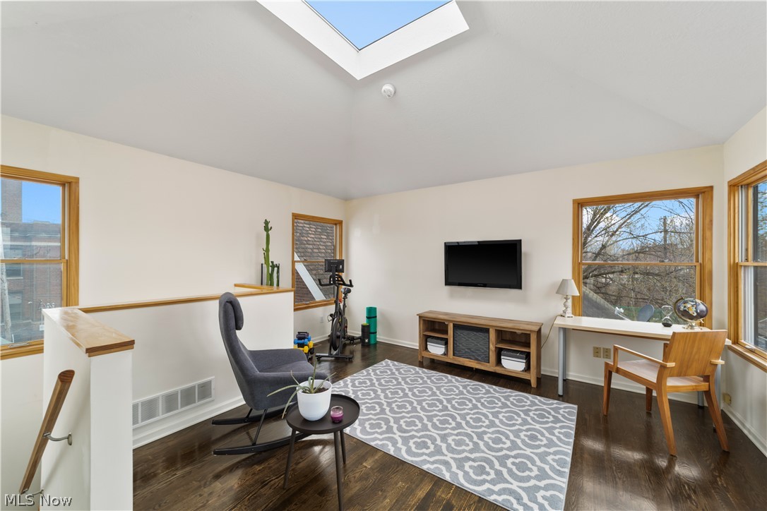 2197 Columbus Road Cleveland, OH 44113 - Photo 27 of 38 Office / Sitting Room