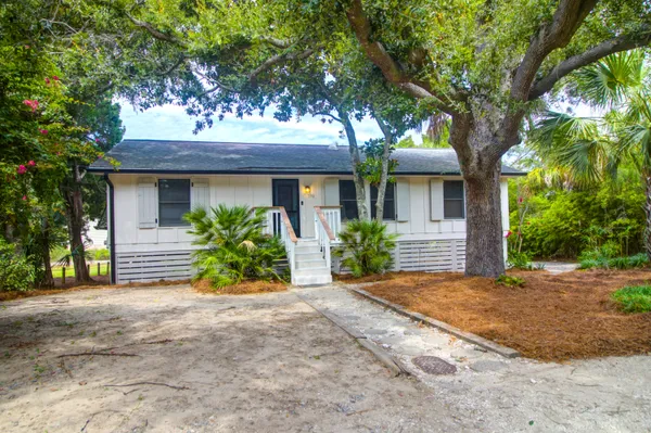$1,200,000 | 312 West Cooper Avenue, Folly Beach, SC 29439