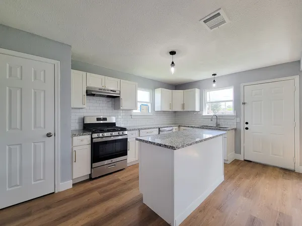 $1,695 | 4538 Clover Street, Houston, TX 77051