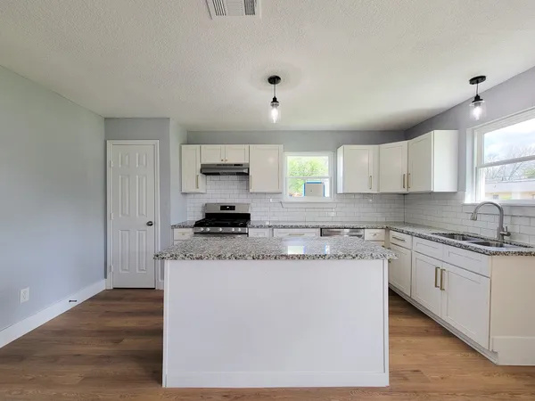 $1,695 | 4538 Clover Street, Houston, TX 77051