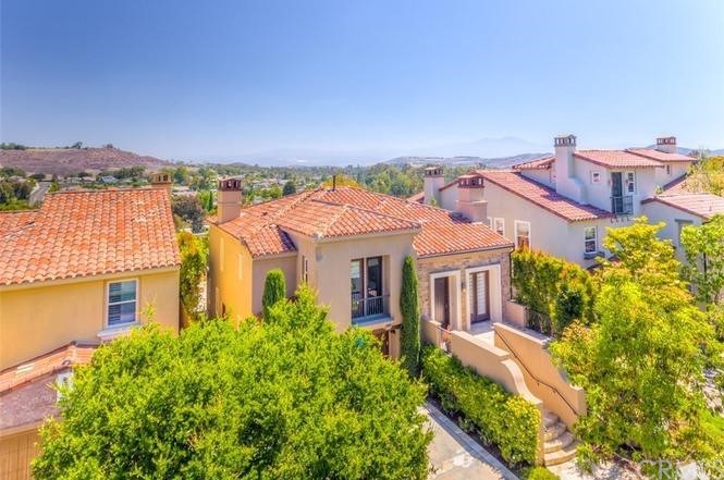 31 Climbing Vine Irvine, CA 92603 - Photo 2 of 6