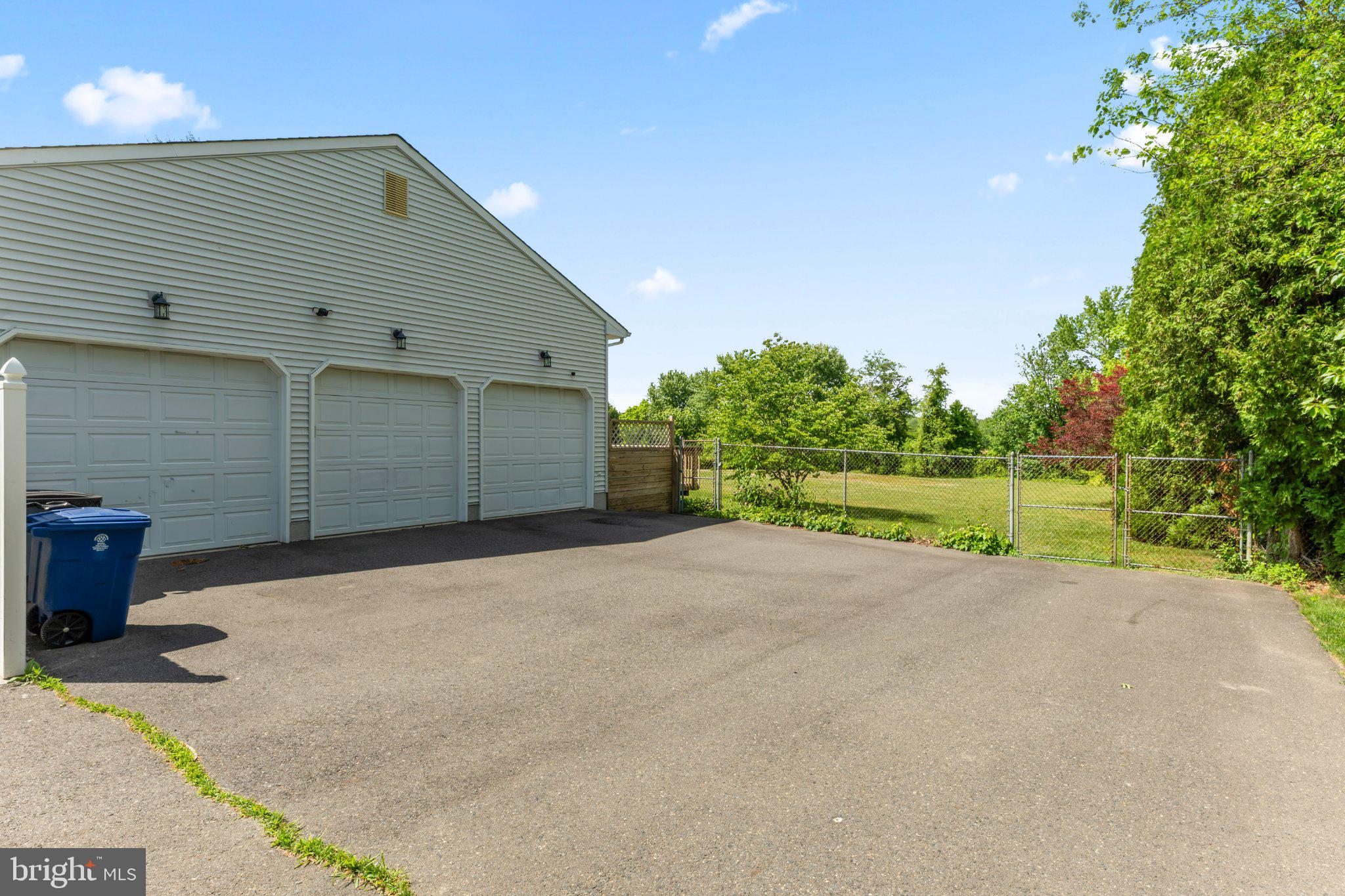 607 Chesterfield Arneytown Road Chesterfield, NJ 08515 - Photo 44 of 57 Spacious driveway with serene views.