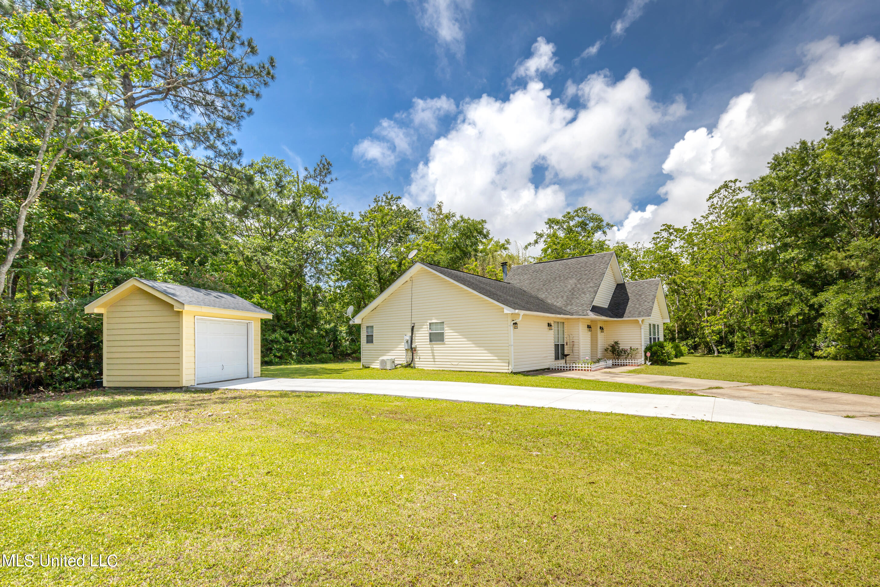 3001 Ridgedale Road Gautier, MS 39553 - Photo 5 of 46 IMG_4020