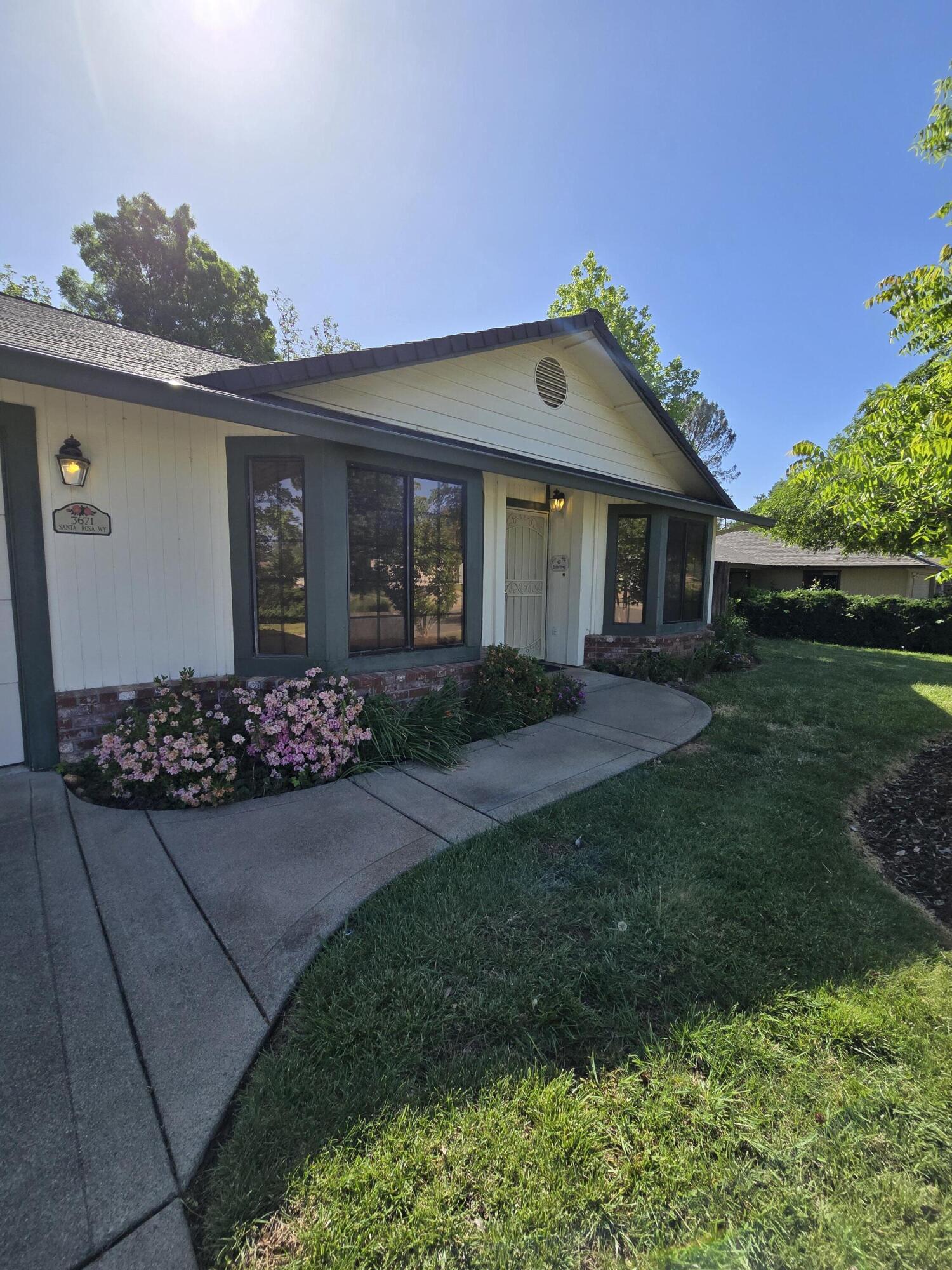 3671 Santa Rosa Way Redding, CA 96003 - Photo 2 of 36 1000018956