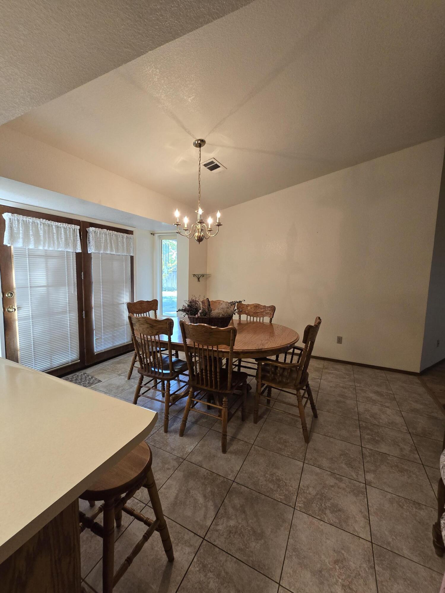 3671 Santa Rosa Way Redding, CA 96003 - Photo 3 of 36 1000018958