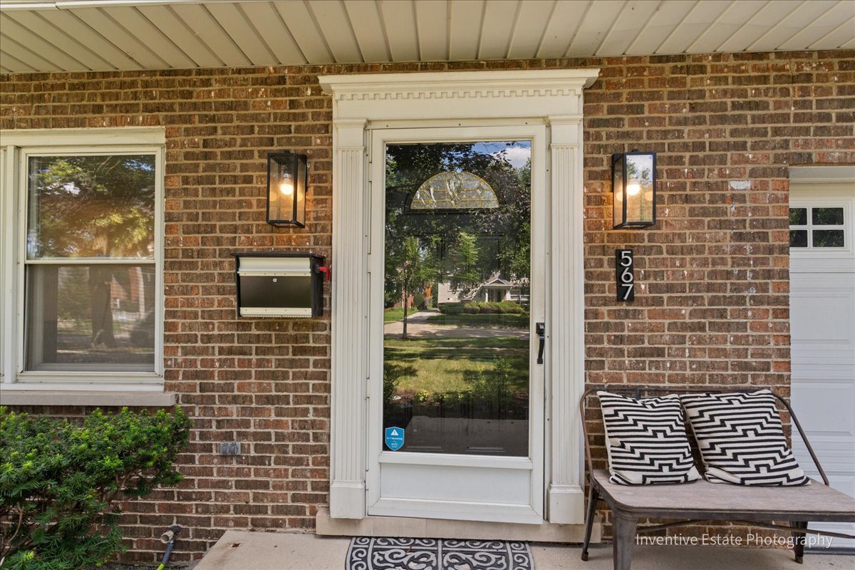 567 Byrd Road Riverside, IL 60546 - Photo 3 of 27
