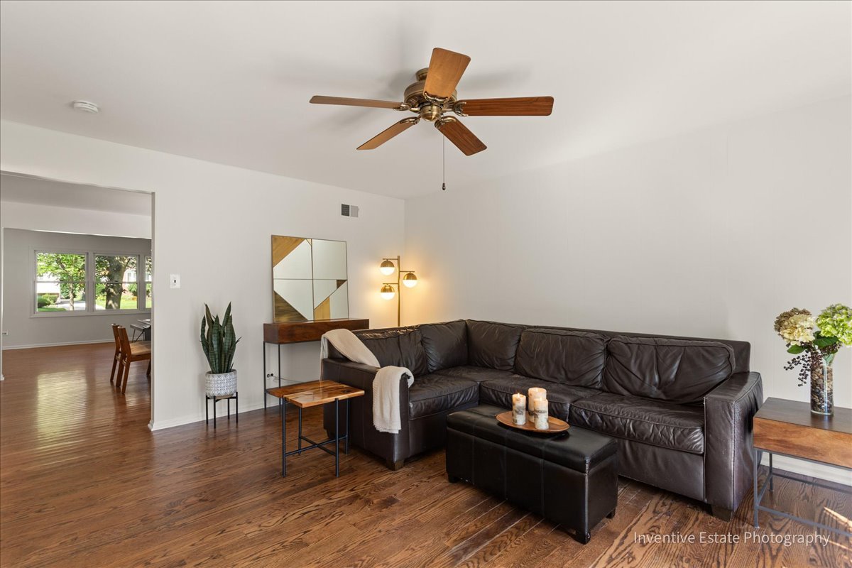 567 Byrd Road Riverside, IL 60546 - Photo 9 of 27