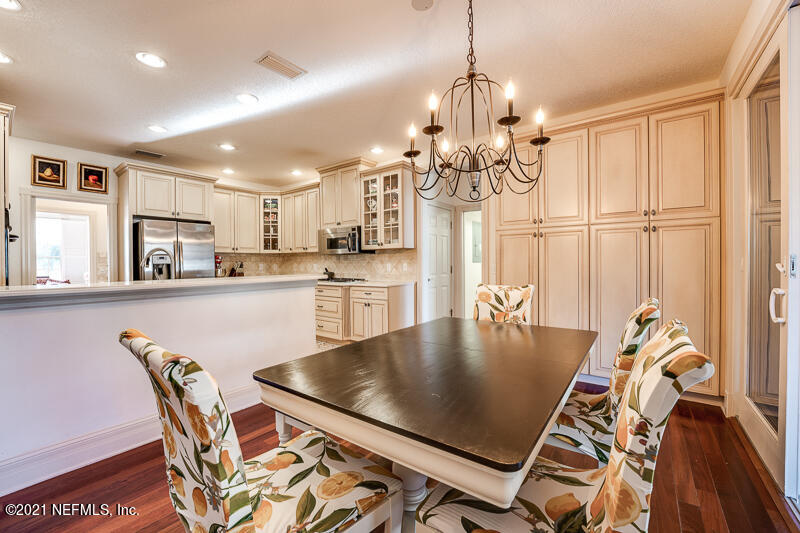 2710 Holly Point Road East Orange Park, FL 32073 - Photo 18 of 64 Dine-In Kitchen