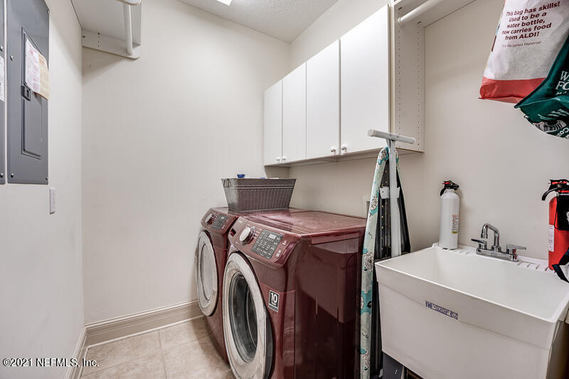 2710 Holly Point Road East Orange Park, FL 32073 - Photo 30 of 64 Laundry Room