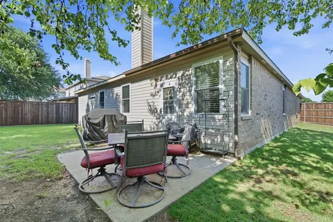 $385,000 | 7804 Seven Oaks Lane, Denton, TX 76210