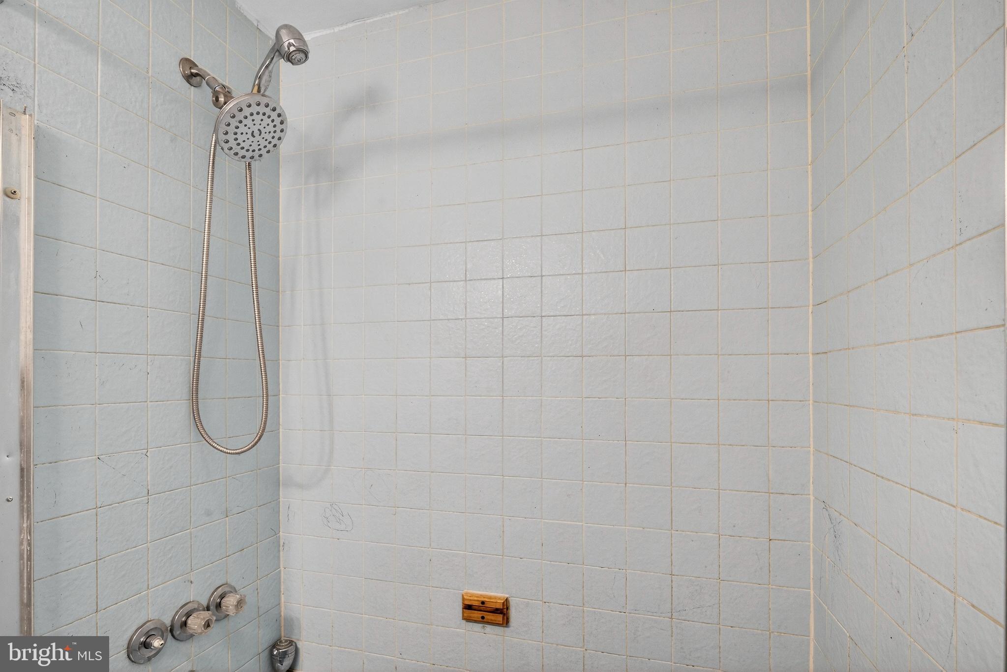 528 Sunset Road Baltimore, MD 21223 - Photo 13 of 27 a bathroom with a shower