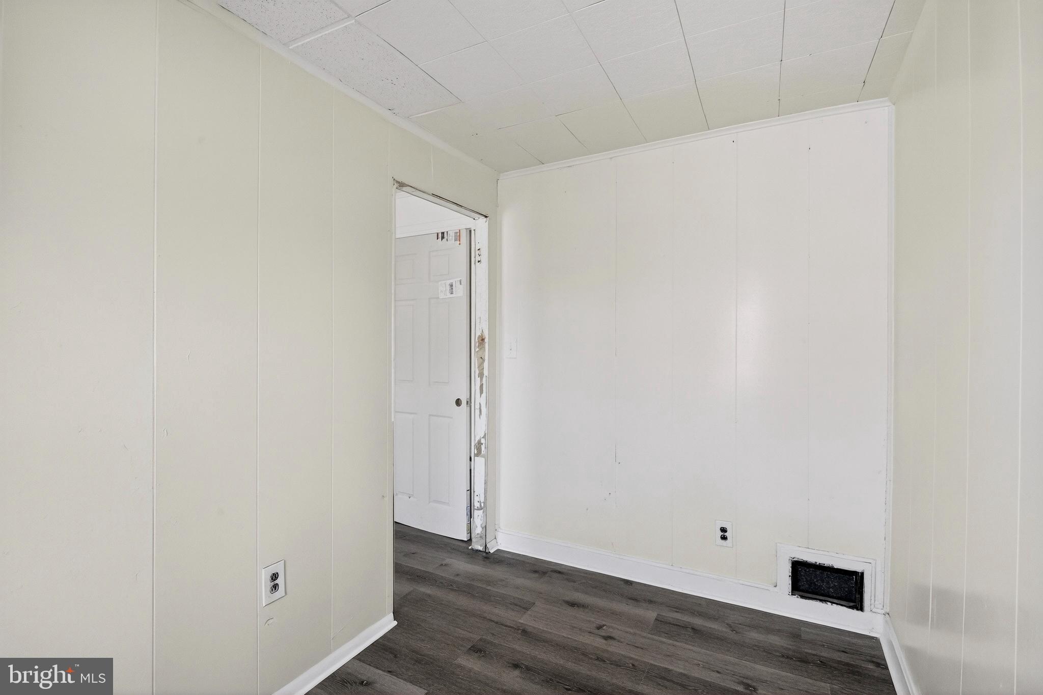 528 Sunset Road Baltimore, MD 21223 - Photo 17 of 27 a view of an empty room