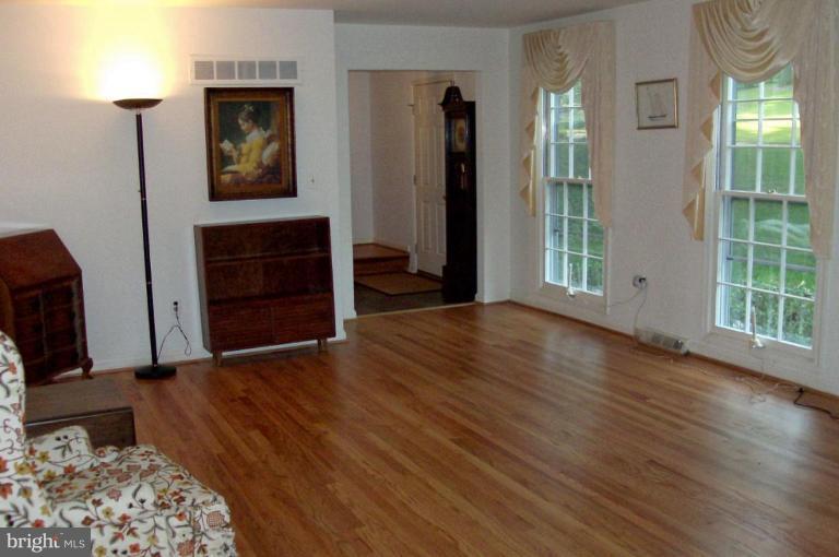 1632 Comanche Road Arnold, MD 21012 - Photo 4 of 21 Living Room #3