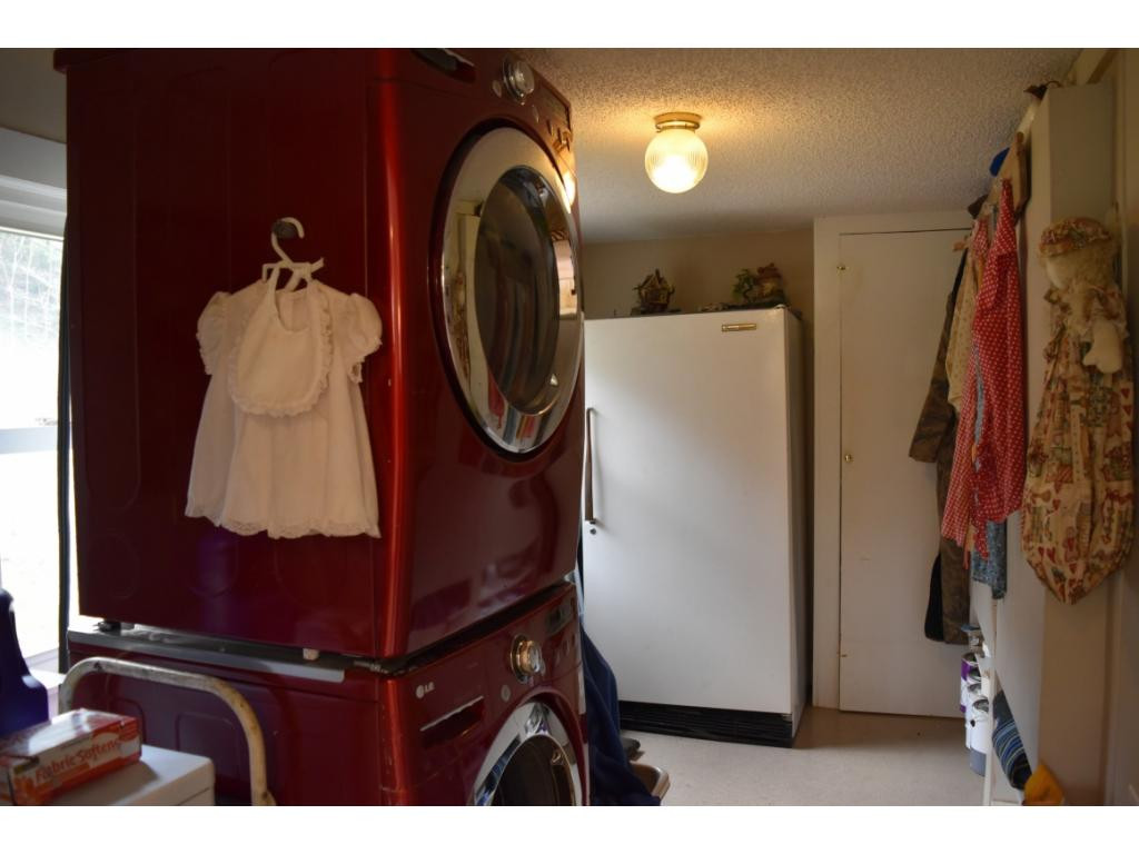 257 Muddy Branch Road Elizabethton, TN 37643 - Photo 24 of 36 Laundry Room