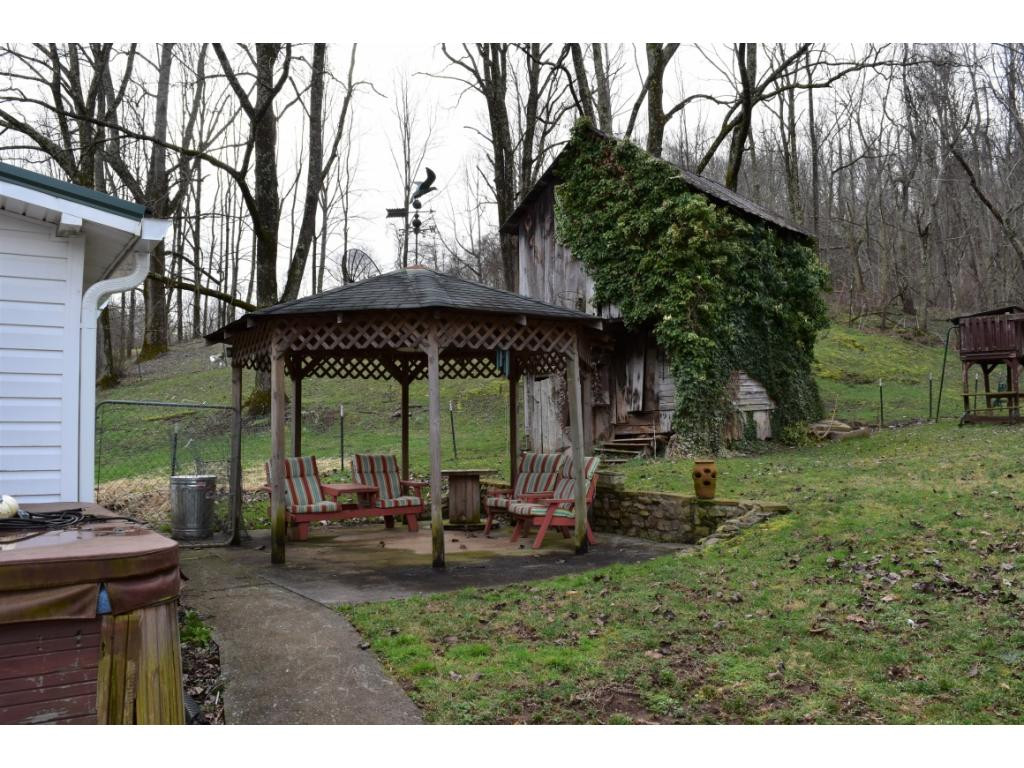257 Muddy Branch Road Elizabethton, TN 37643 - Photo 25 of 36 Patio wGazebo and Smokehouse
