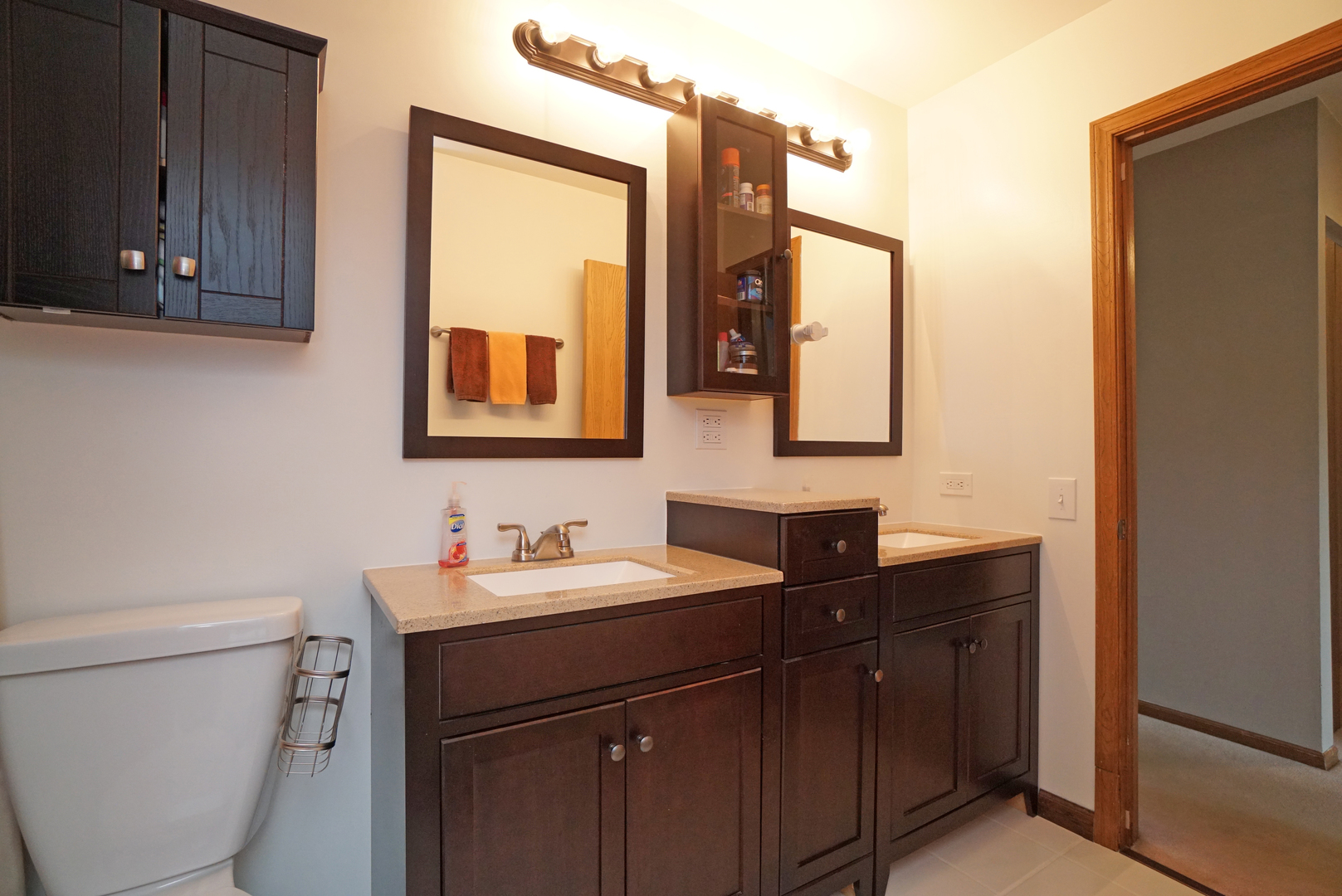 23 North Oltendorf Road Streamwood, IL 60107 - Photo 20 of 35 a bathroom with a toilet sink and mirror
