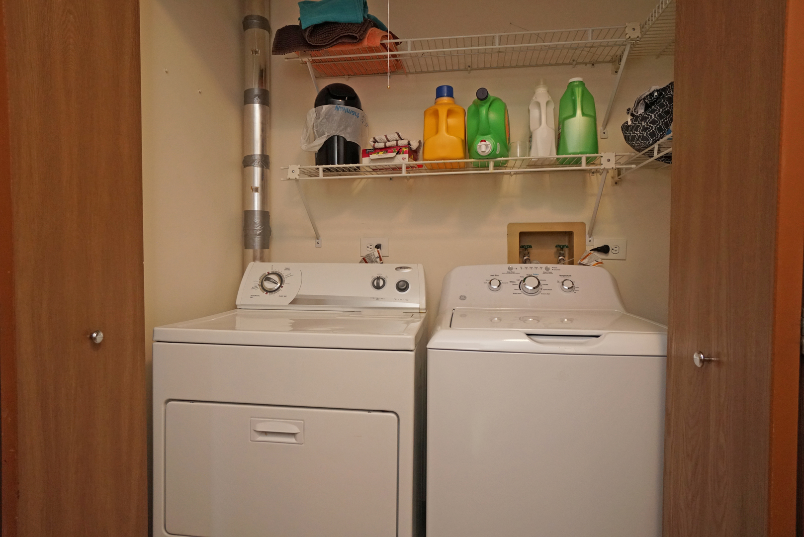 23 North Oltendorf Road Streamwood, IL 60107 - Photo 26 of 35 a utility room with dryer and washer