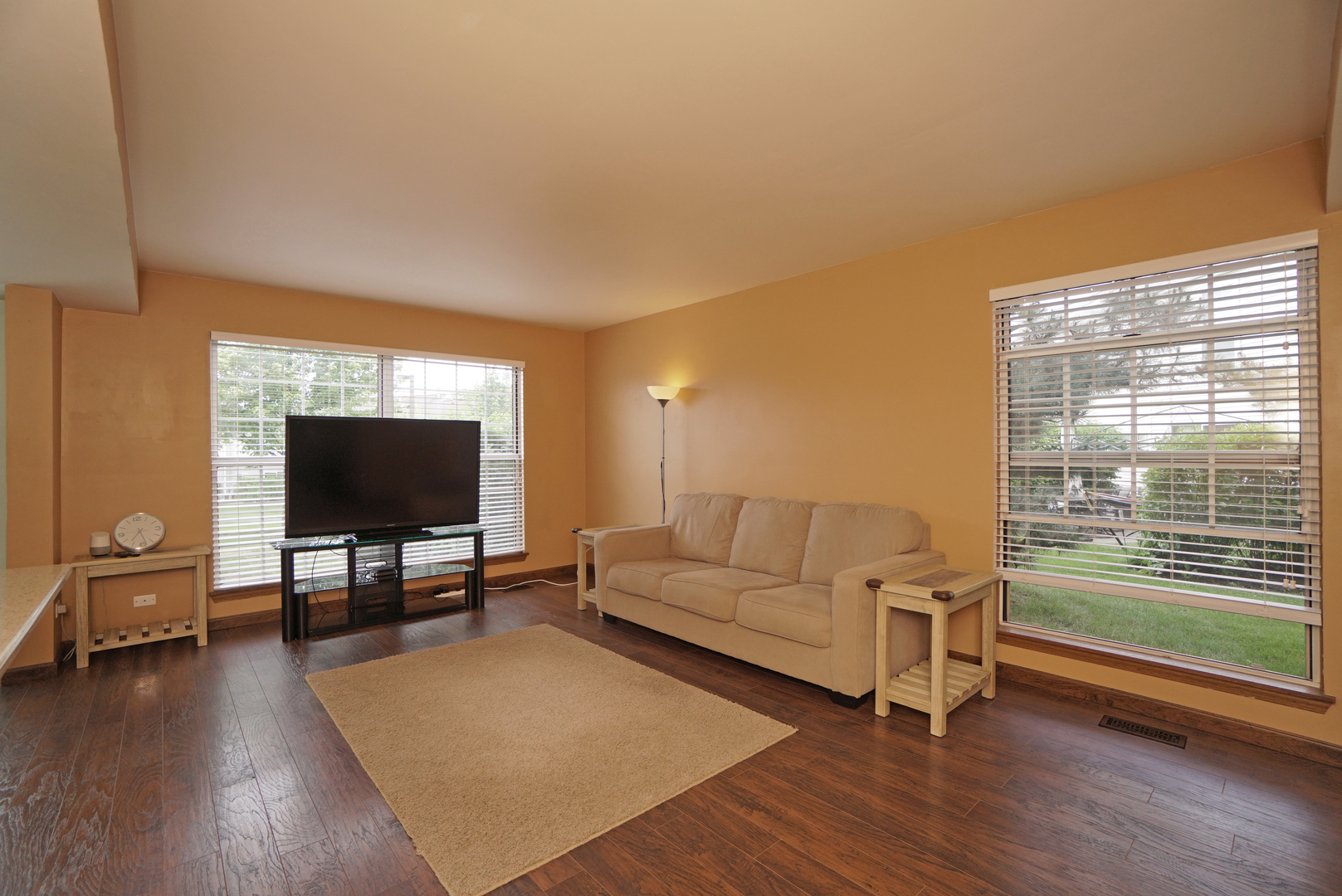 23 North Oltendorf Road Streamwood, IL 60107 - Photo 5 of 35 a living room with furniture and a flat screen tv