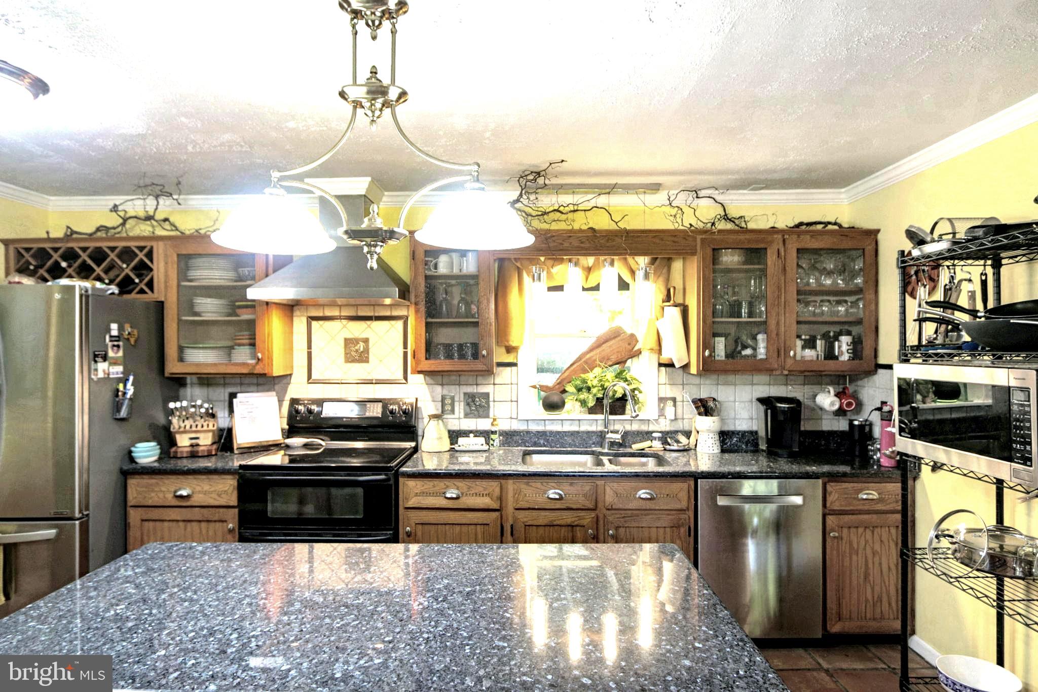 41 Wood Landing Road Fredericksburg, VA 22405 - Photo 5 of 54 a kitchen with lots of counter top space