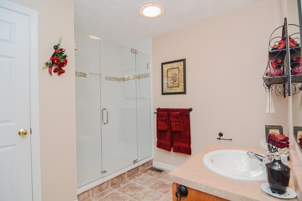 29 Hadleigh Road, Unit 29 Windham, NH 03087 - Photo 11 of 30