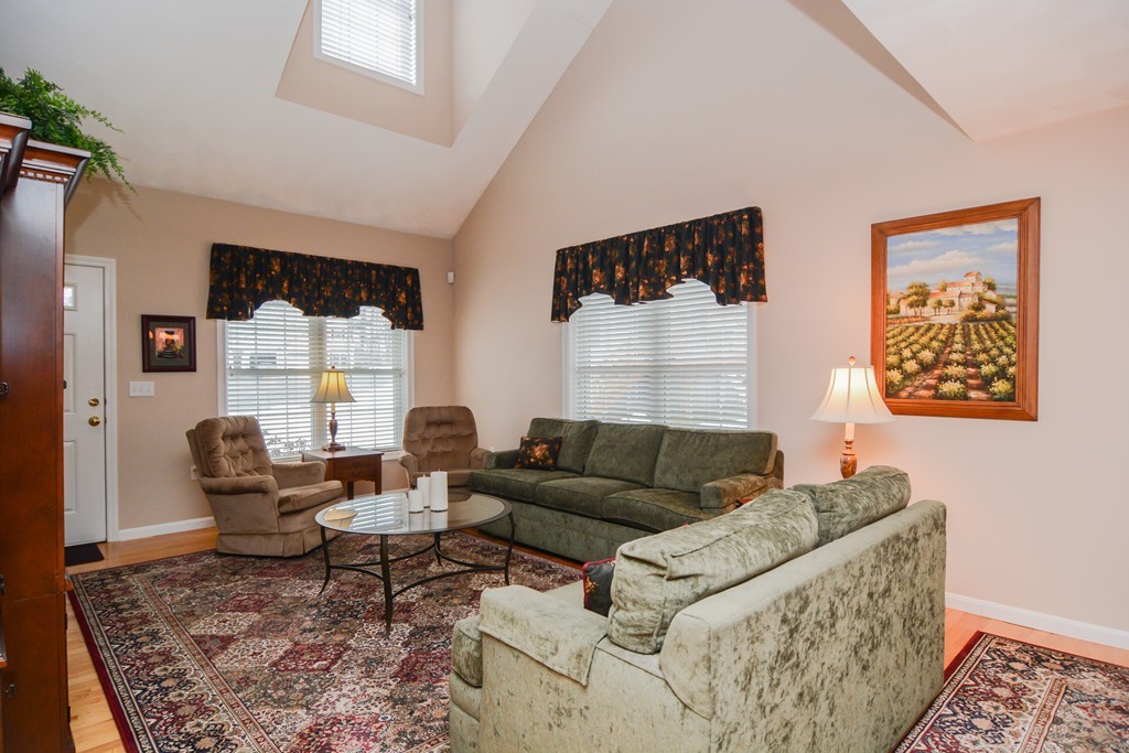 29 Hadleigh Road, Unit 29 Windham, NH 03087 - Photo 4 of 30