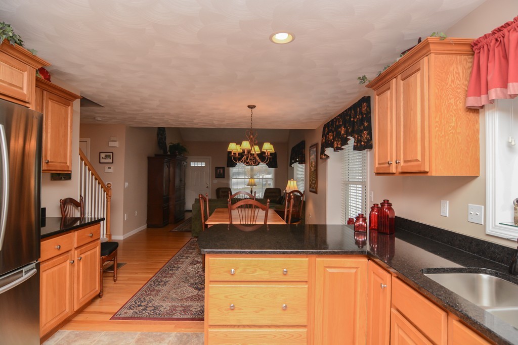 29 Hadleigh Road, Unit 29 Windham, NH 03087 - Photo 7 of 30