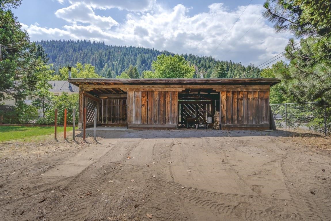 1501 Davis Place Road Mount Shasta, CA 96067 - Photo 25 of 27 Gallery Image 25